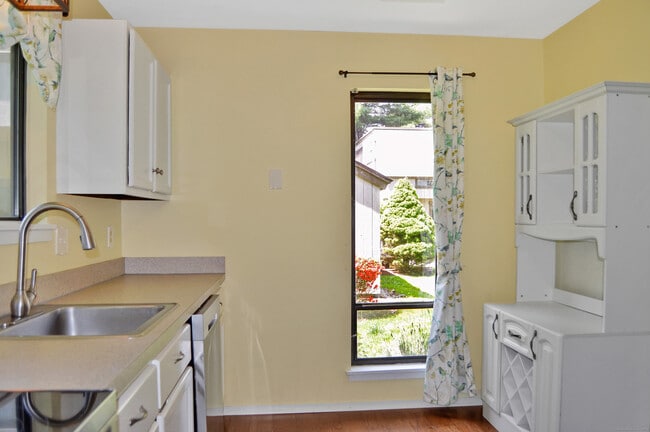 Building Photo - 106 Mallard Dr