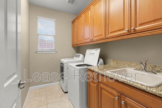 Building Photo - 265-269 S Sonrisa St