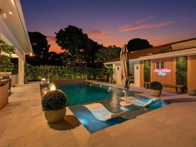 Building Photo - 2210 NE 3rd Ave