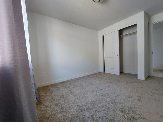 Building Photo - 3 bed 2 bath house