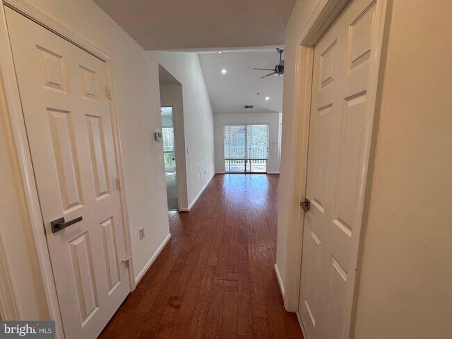 Building Photo - 5960 Millrace Ct