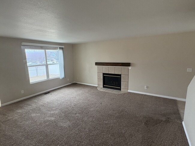 Building Photo - 1884 Sunset Rd