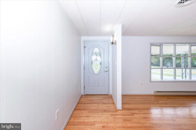 Building Photo - 6 Schaller Ln