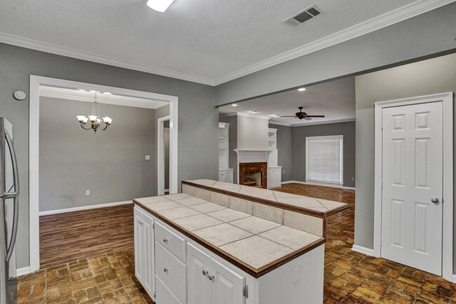 Building Photo - 404 Pine Brake Cir