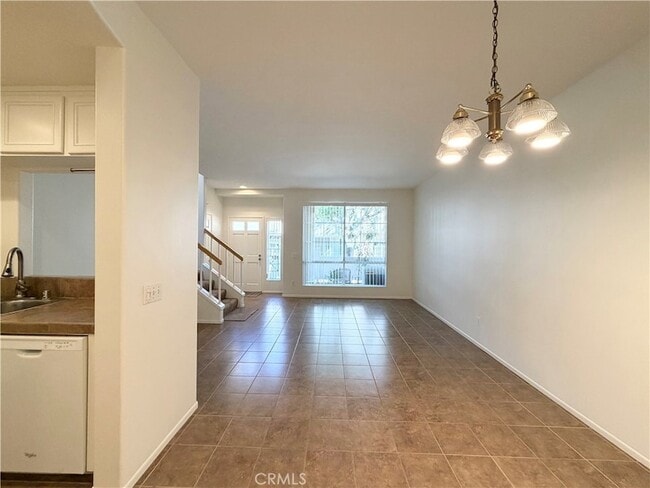 Building Photo - 32 Tradewinds