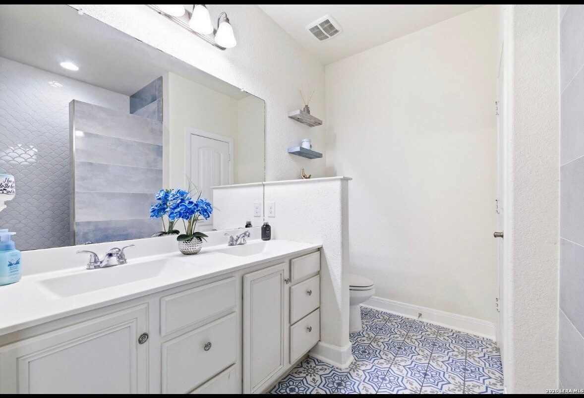 Master bathroom - 7743 Robert Mondavi