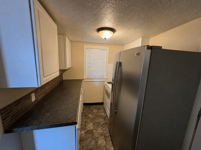 Building Photo - 4 bedroom Main Floor Unit