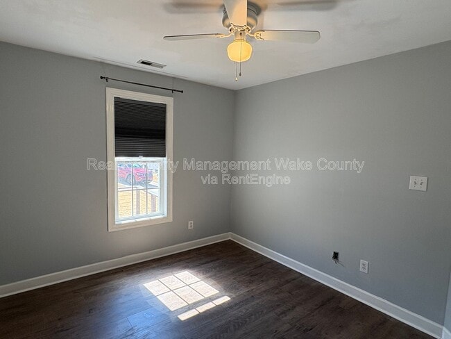 Building Photo - 828 Shackleton Rd