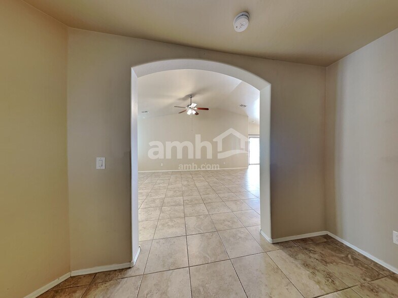 Building Photo - 16547 W Desert Bloom St