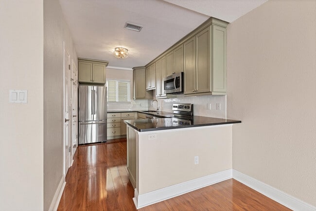 Building Photo - 301 S Gulfstream Ave