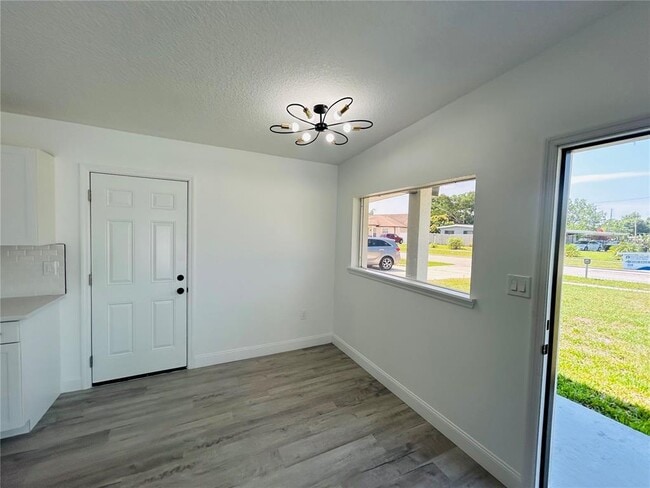 Building Photo - 6603 Cocos Dr