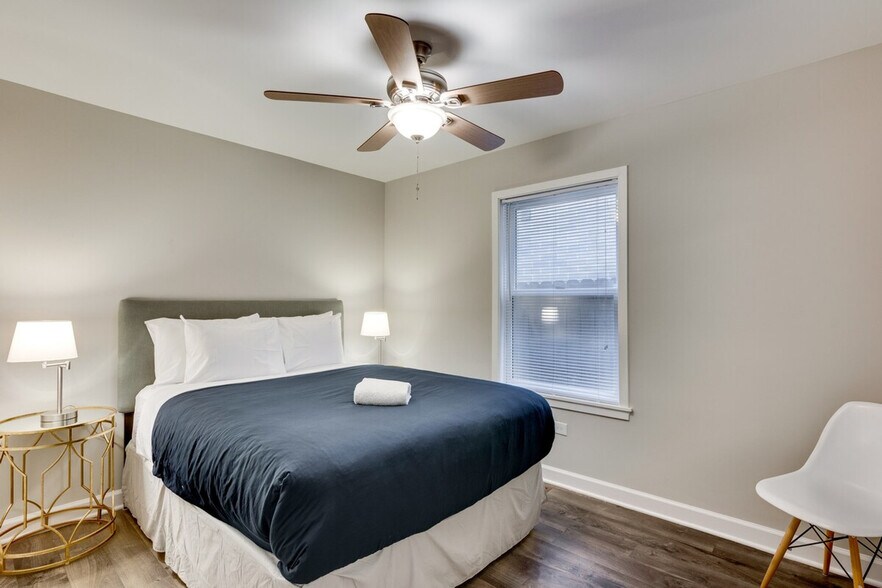 Building Photo - 226 S Hoyne Ave