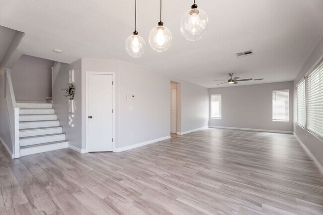 Building Photo - 1109 Devon Downs Ave