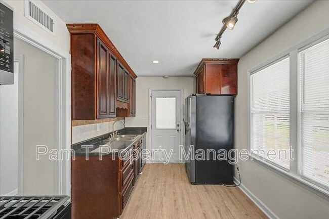 Building Photo - 102 Juniper Cir