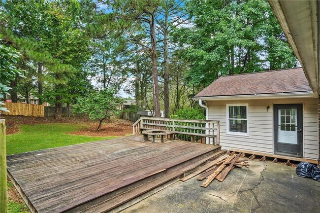 Building Photo - 2041 Collinswood Dr
