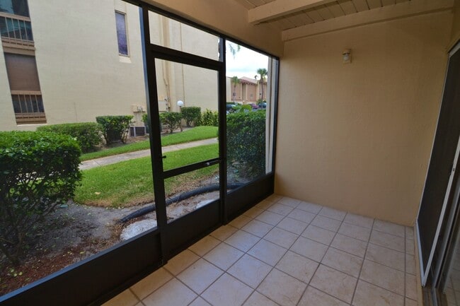 Building Photo - Altamonte Springs 1/1 Condo ~ Lakefront Community ~ Great Amenities!!