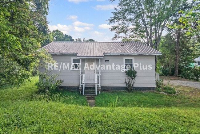 Building Photo - 2-Bedroom Home Walking Distance to Longwood University