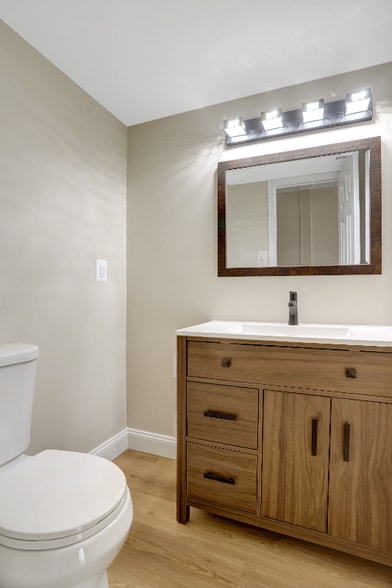 Building Photo - 400 Madison St