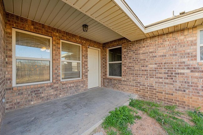 Building Photo - 1121 Laredo Dr