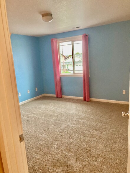 Building Photo - 312 G St NE