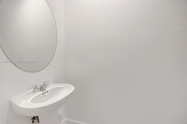 Building Photo - 2556 SE 27th Ct