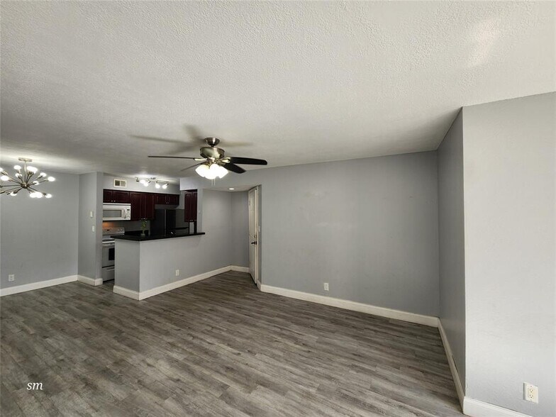 Building Photo - 2736 S University Dr