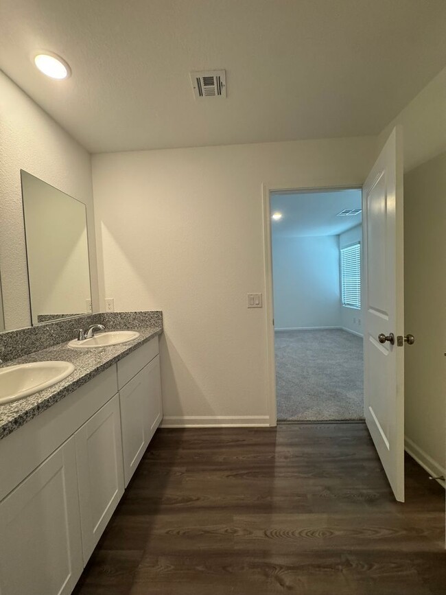 Building Photo - Laughlin Ranch New 3 Bed, 2 Bath close to Water, on Parkway