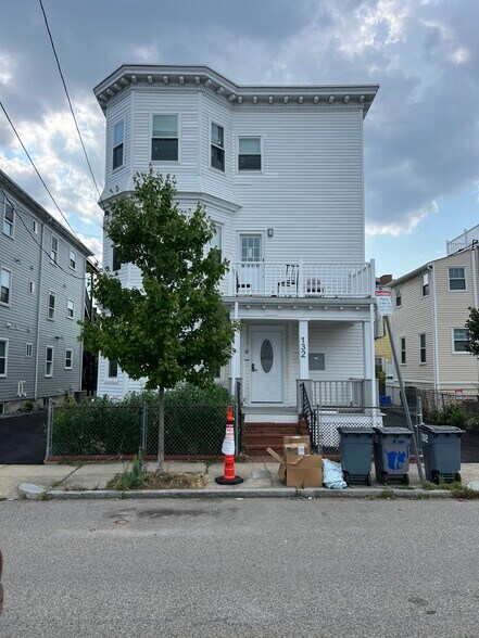 Building Photo - 132 Buttonwood St