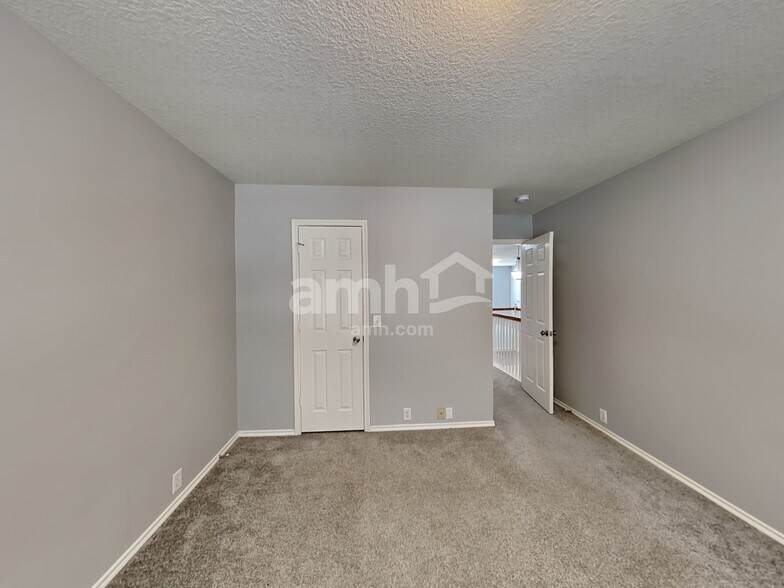 Building Photo - 5926 Baldwin Elm St