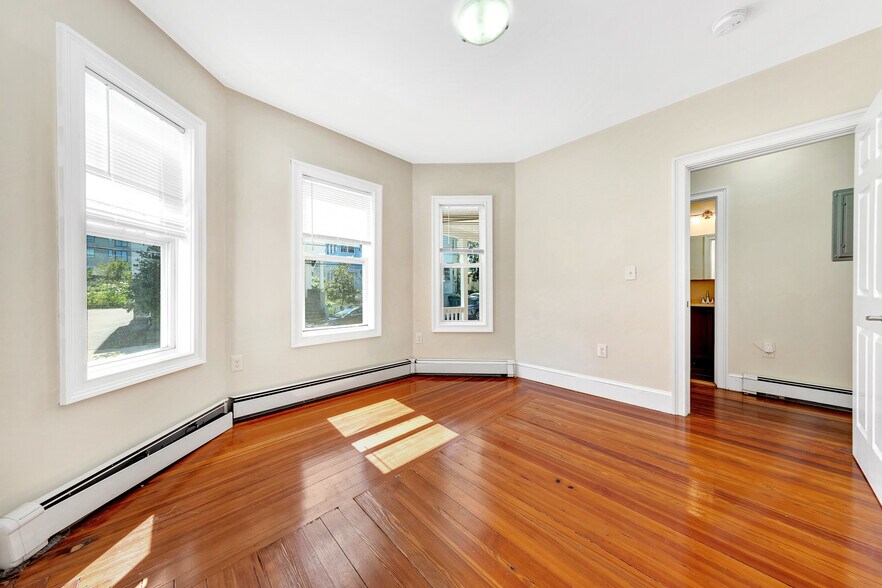 Building Photo - 9 Winter Hill Rd