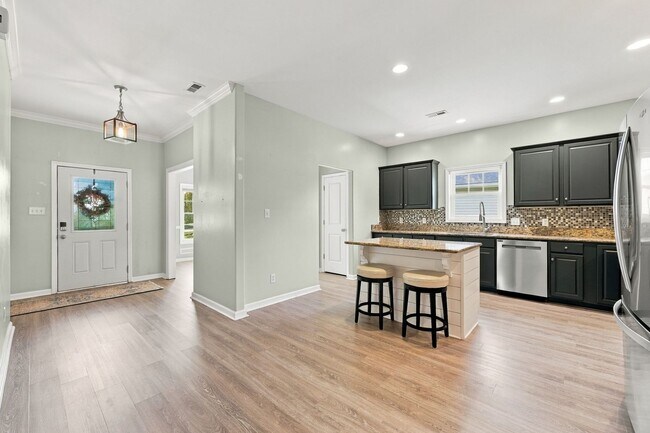 Building Photo - 257 Silver Creek Loop
