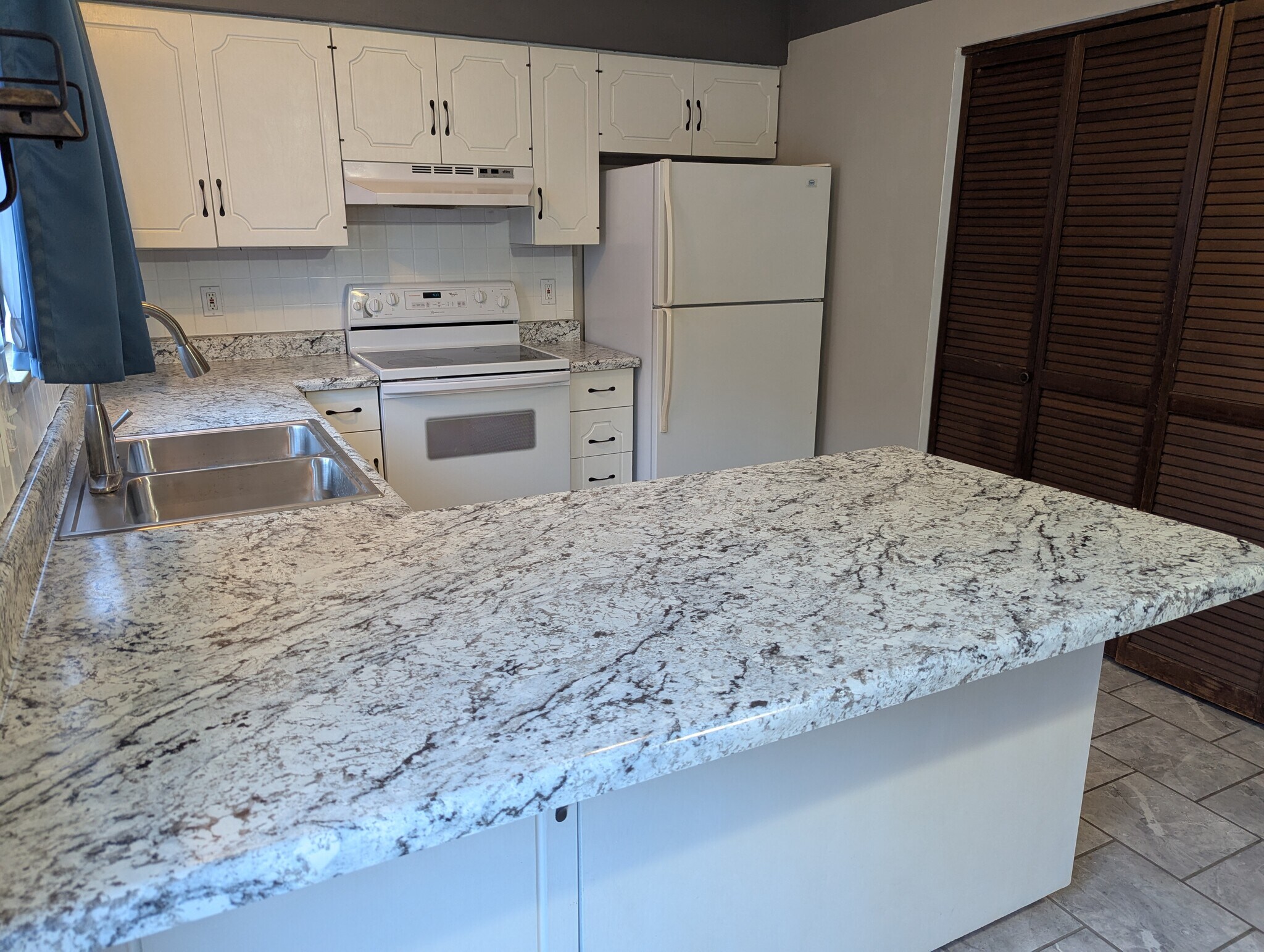 Kitchen with Bar Seating - 833 Nowland Ct