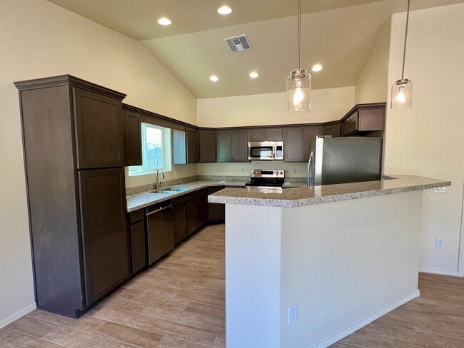 Building Photo - 1563 Ovalo Ct
