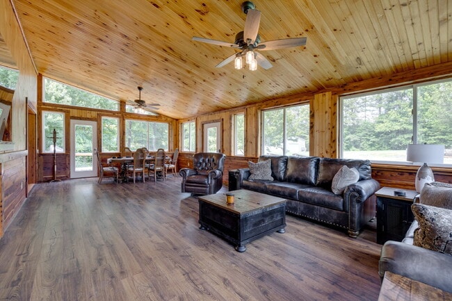 Building Photo - "Charming 2-Bedroom Furnished Retreat with Spacious Layout and 2.5 Baths in York, SC!"