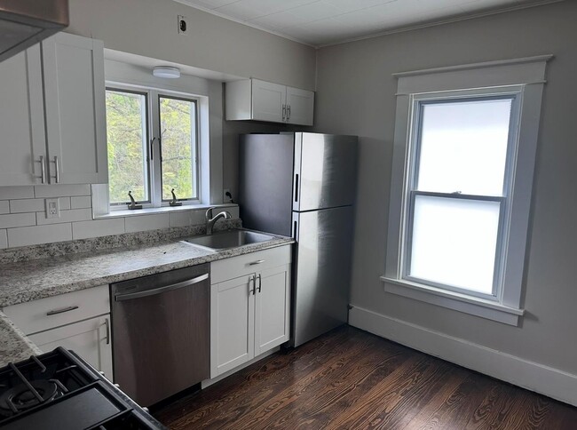 Primary Photo - 118 Linderman Ave