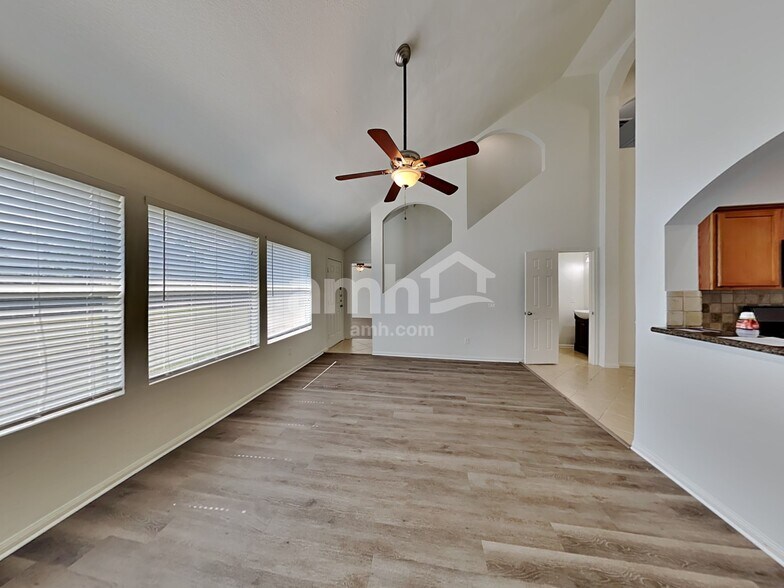 Building Photo - 18439 Sunrise Oaks Ct