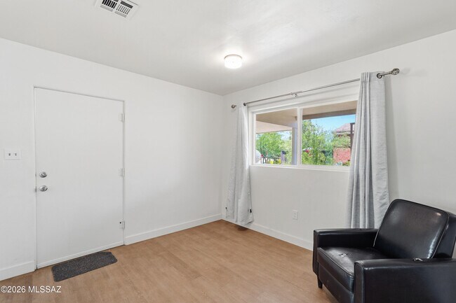 Building Photo - 4026 E Alhambra Pl