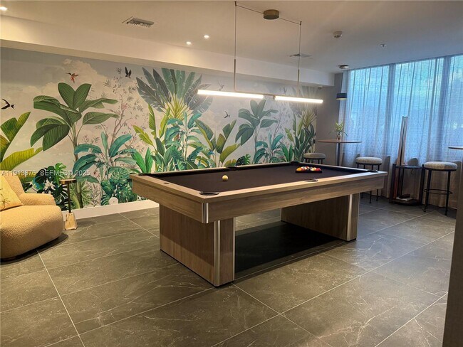 Building Photo - 2001 Van Buren St