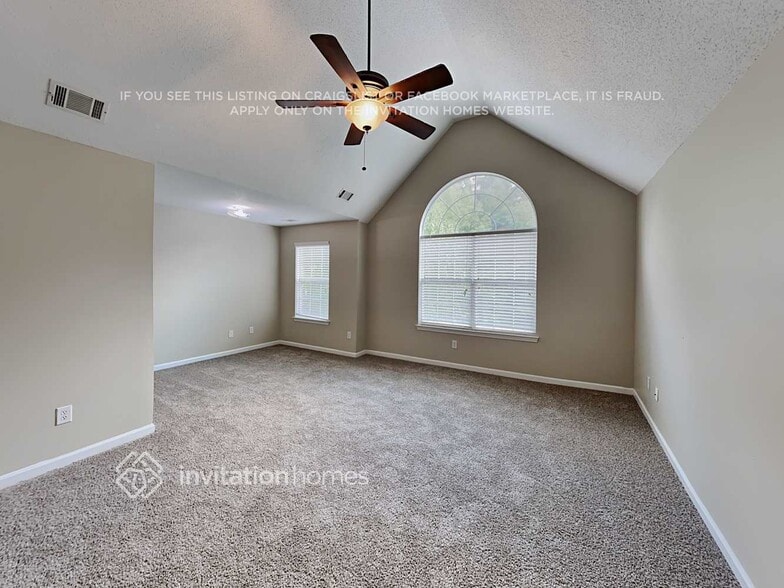 Building Photo - 254 Bonnes Dr SW