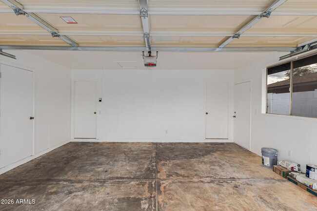 Building Photo - 1835 E Yale Dr