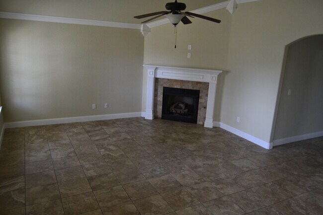 Building Photo - 1700 Been Rd