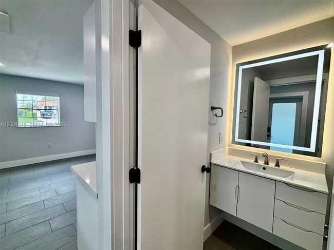 Building Photo - 130 W 57th St