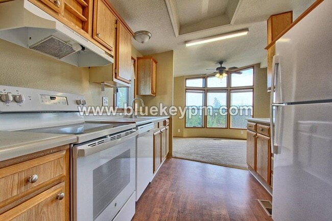 Building Photo - 2 Bed, 2 Bath Home with View of MT. Hood in Oregon City