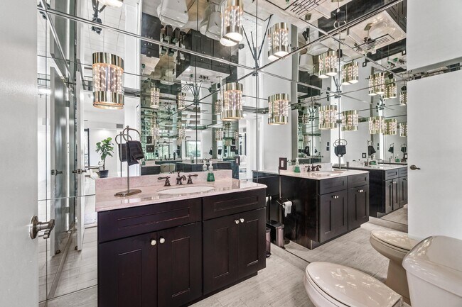 Building Photo - 7201 Promenade E Dr