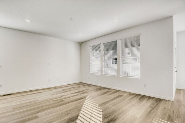 Building Photo - 3 Bedroom 3 Bath Home in Thornton Available Now!!