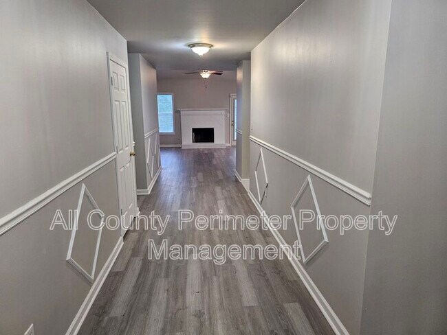 Building Photo - 704 White Dove Dr