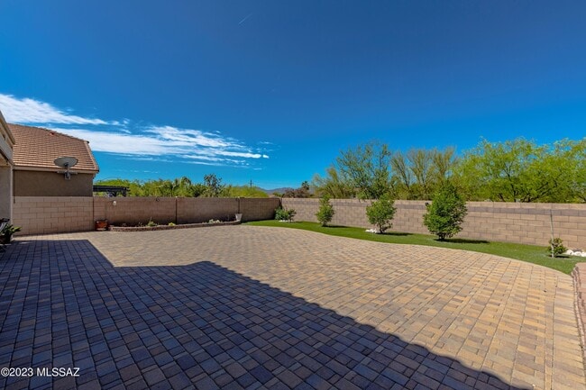 Building Photo - 8479 N Gaetano Loop
