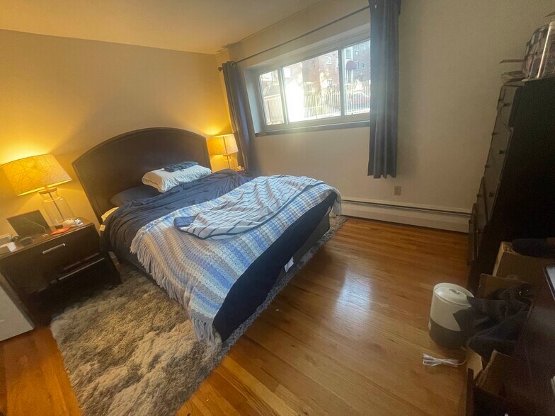 Building Photo - 245 Kelton St