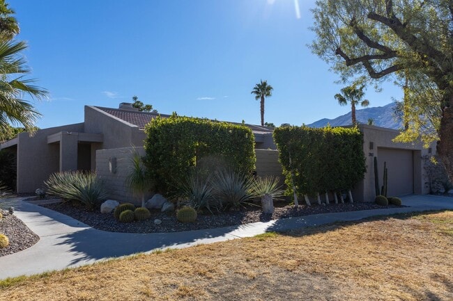 Building Photo - Stylish Palm Springs Retreat with Pool (Monthly Only - No Long Term)