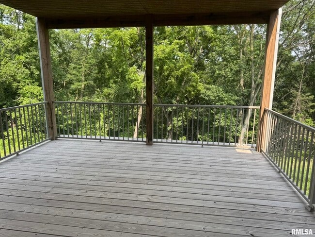 Building Photo - 18 Elmwood Dr